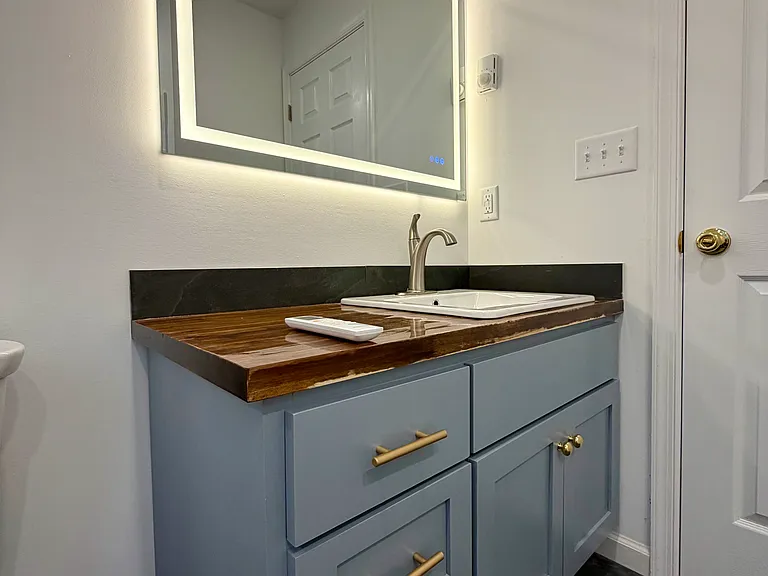 450 Lakeland Ln — Photo 2