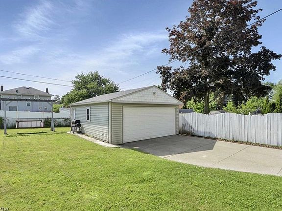 3rd image of 1644 Grace Ave