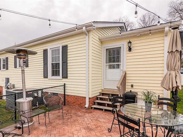 1004 Valley St — Photo 13