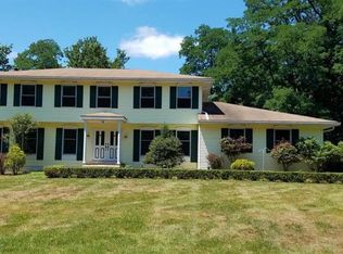 18 Holly Hill Rd, Marlboro, NJ 07746