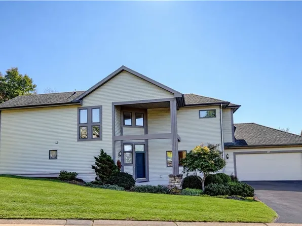 27 Spruce Rdg, Fairport, NY 14450