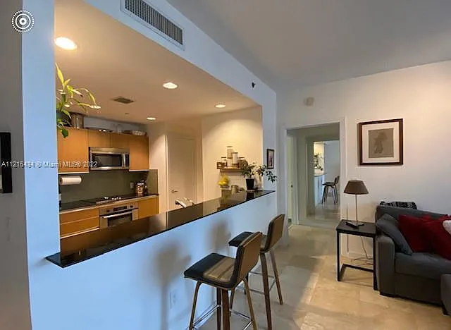 1 bed, 843 sqft, $2,900 — Photo 2