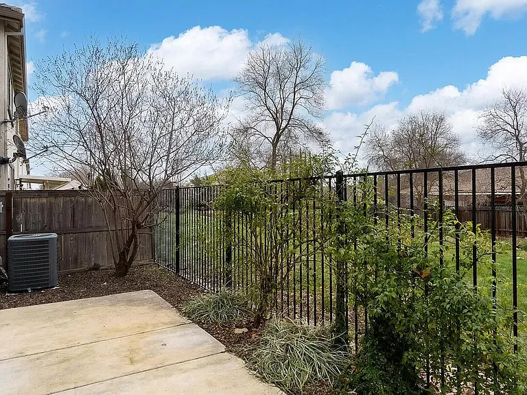 10890 Arrington Dr — Photo 29
