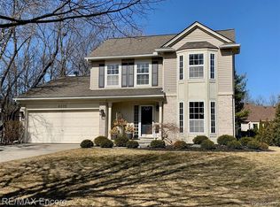 6005 Birchway Ln, Clarkston, MI 48346