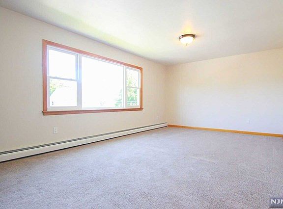 2nd image of 17 Wallace St Floor 2