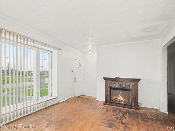 5th image of 3676 Farnum St