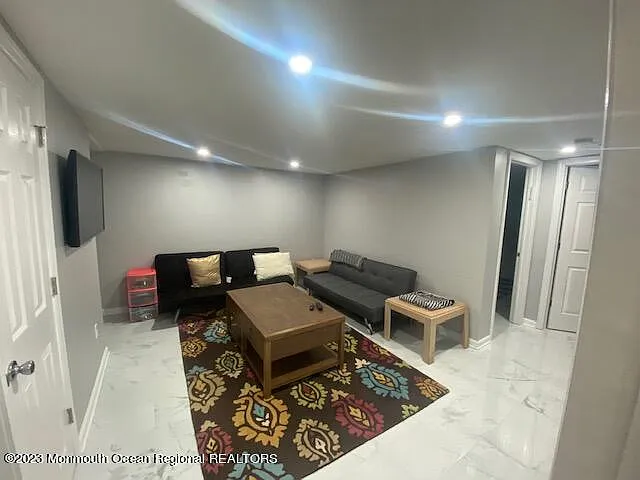 293 Lawrence Ave — Photo 15