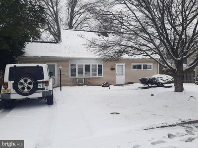 35 Viking Ln, Levittown, PA, 19054