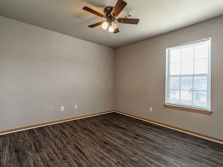 2933 W Scottswood Pl — Photo 17