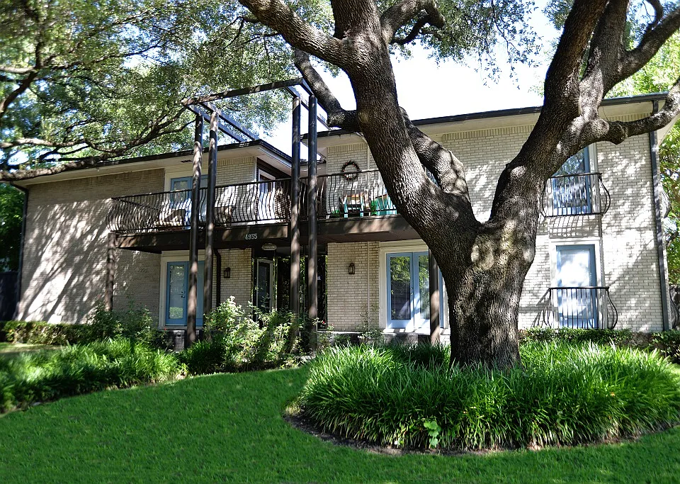 4935 Junius - GREYSTONE