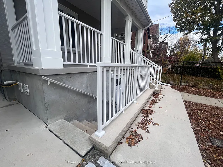 146 Bartlett Ave #LOWER — Photo 4