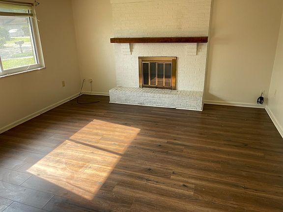 2nd image of 162 Wyndcrest Ct #A