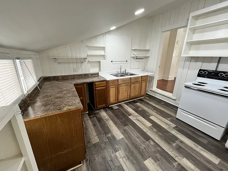 309 Jackson St — Photo 16