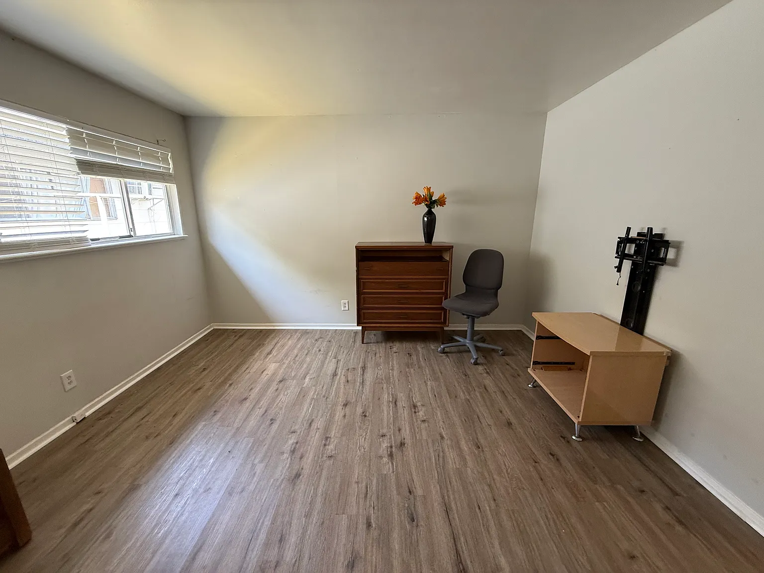 1 bed, 550 sqft, $950 — Photo 4