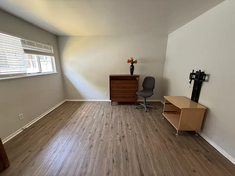 1906 Santa Clara St #3 — Photo 4