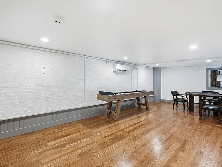 Building's Lounge