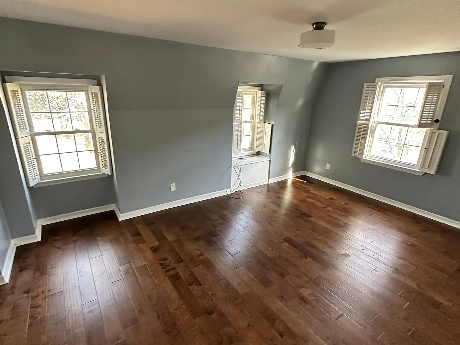4 bed, 2096 sqft, $2,400 — Photo 3