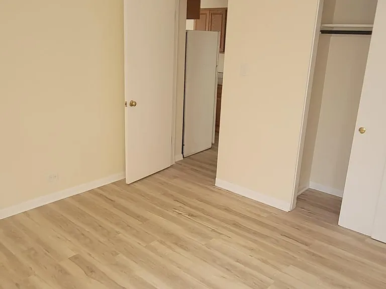 1107 W Cermak Rd #6 — Photo 4