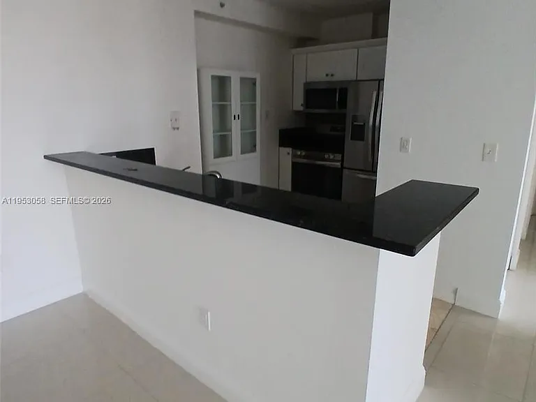 425 NE 30th St #203 — Photo 10