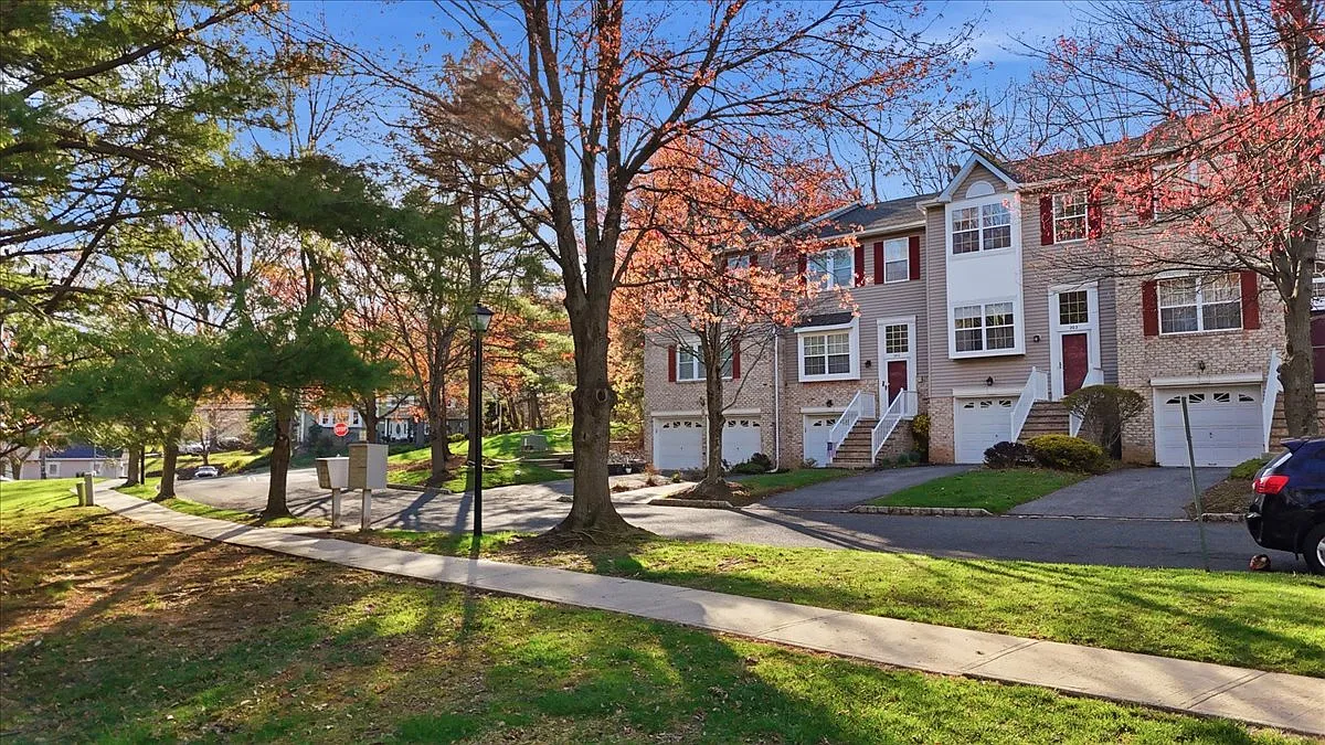 Building Photo - 203 Tallwood Ln