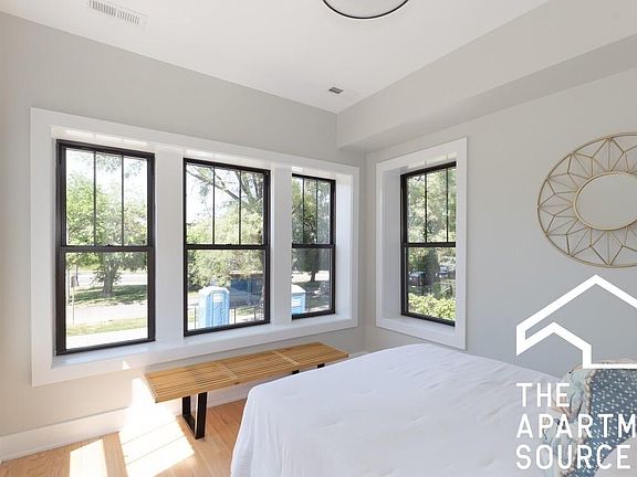 3rd image of 2034 W Montrose Ave #3B
