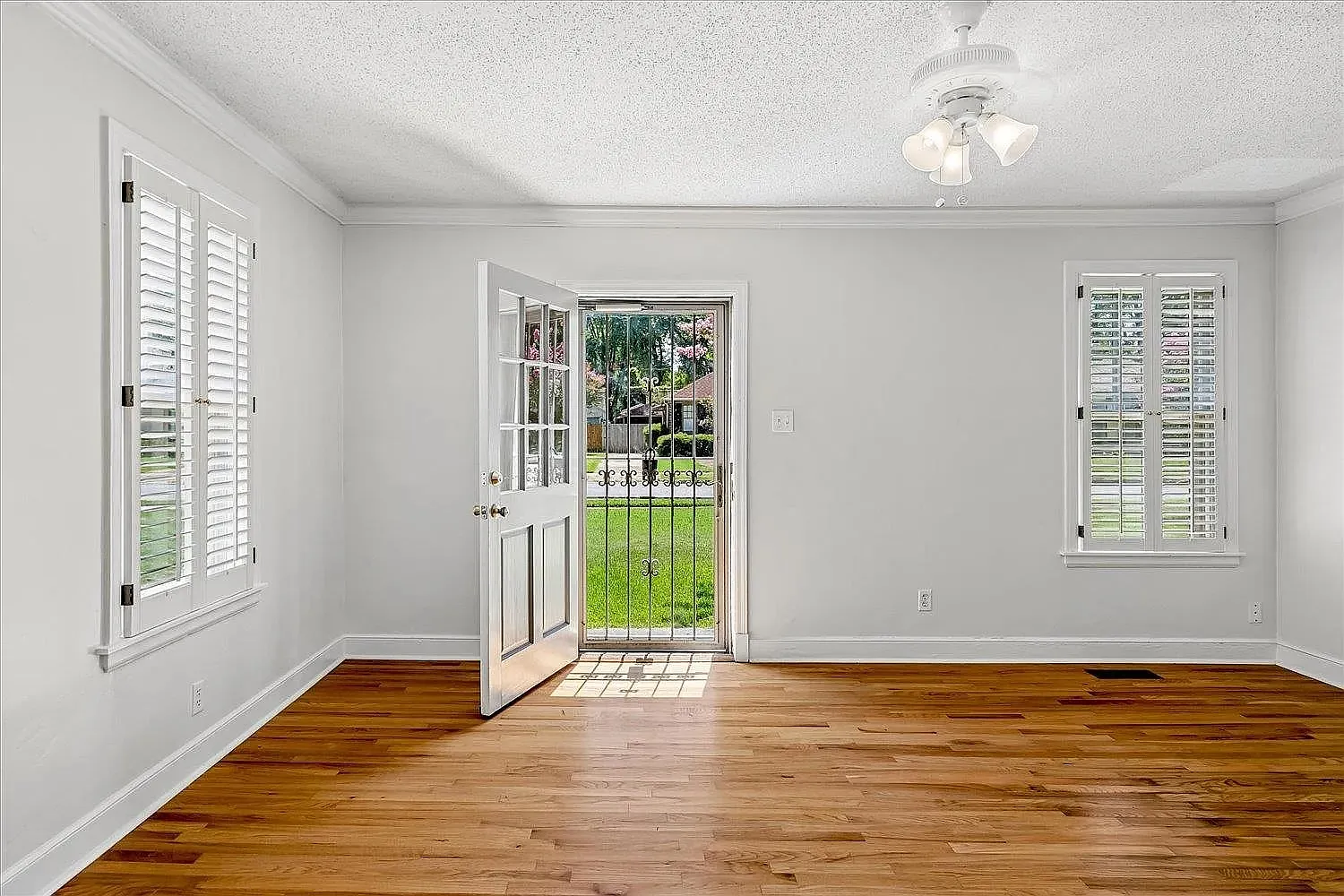3 bed, 1400 sqft, $1,895 — Photo 3