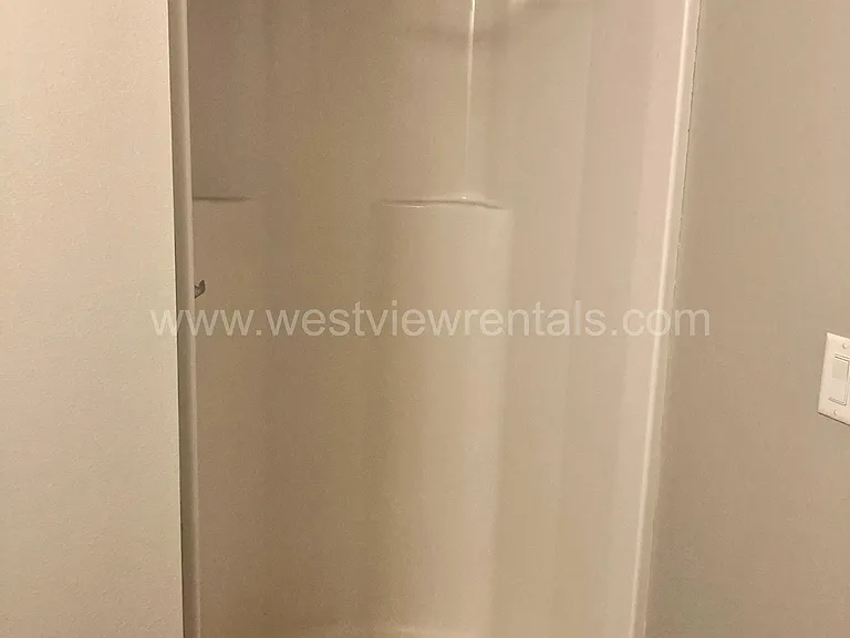 203 E Laurel St — Photo 225