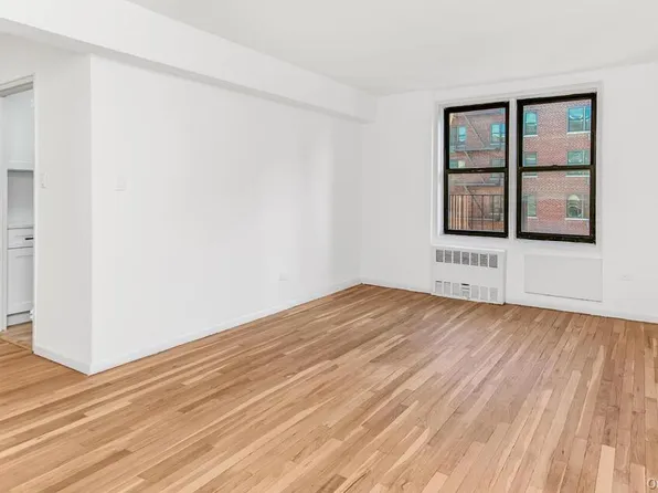 2165 Matthews Avenue image 10 of 23