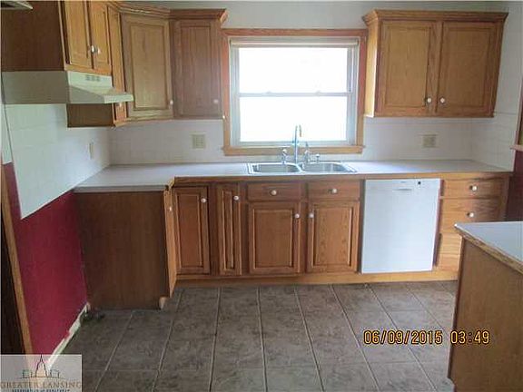3rd image of 1380 Lawrence Hwy