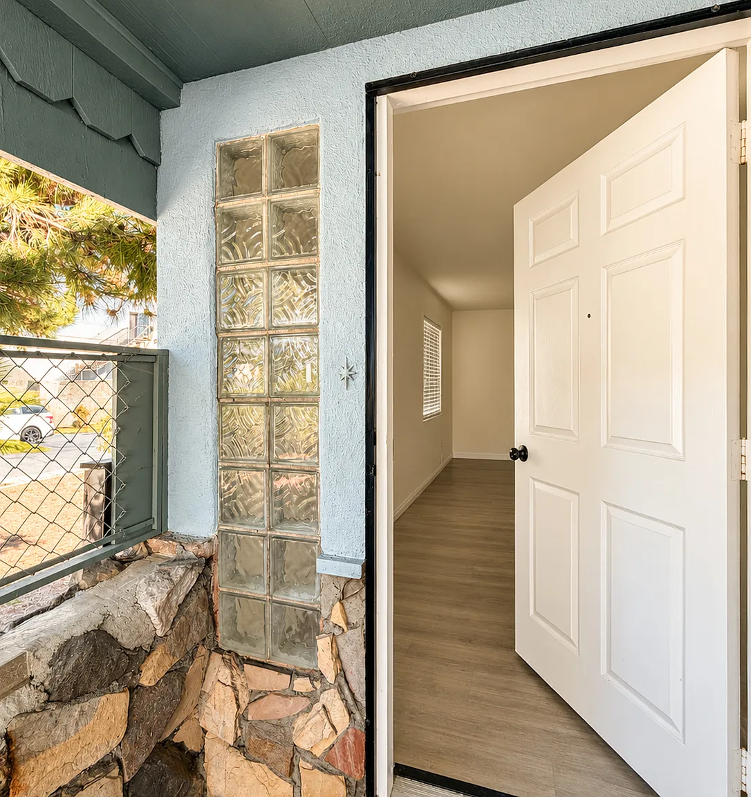 3 bed, 1200 sqft, $3,500 — Photo 4