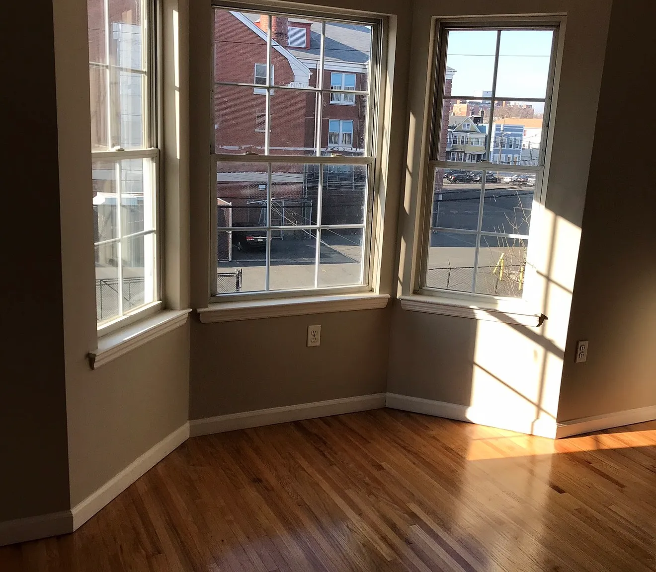 3 bed, 1200 sqft, $2,900 — Photo 3