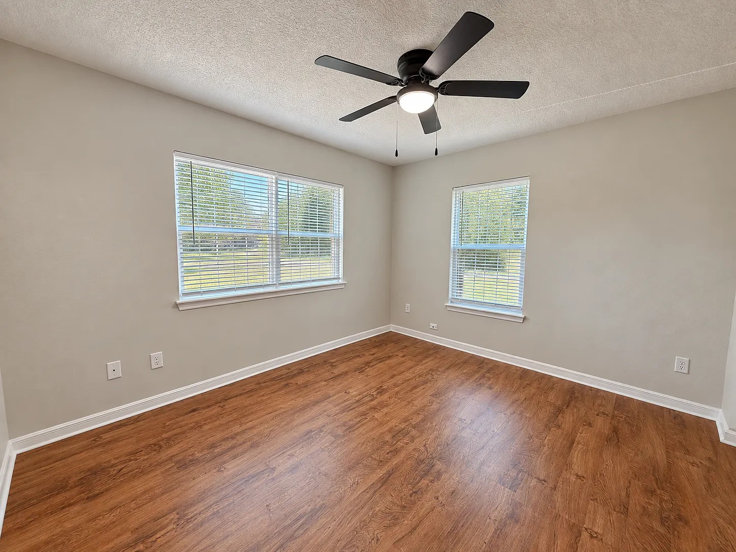 3 bed, 2.0 bath, 1200 sqft, $2,150 — Photo 4