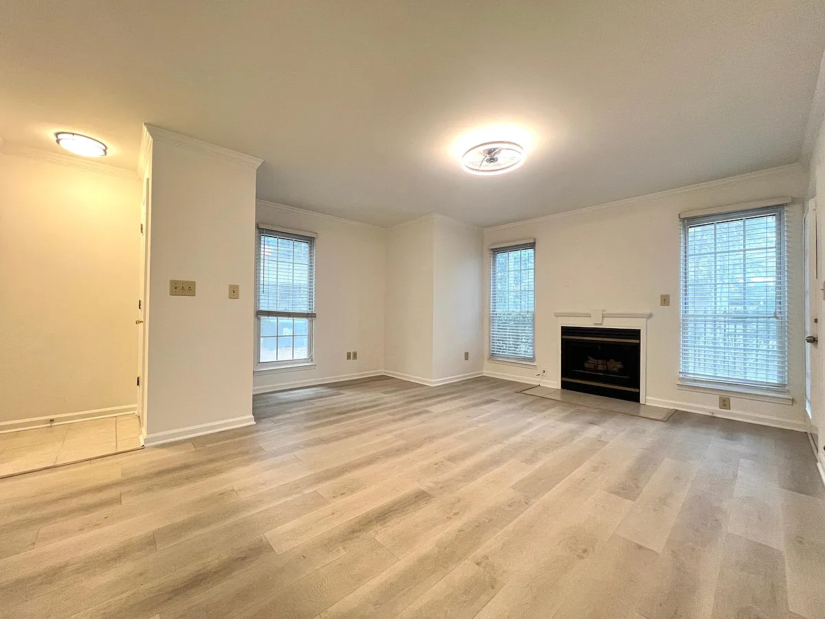 Building Photo - 125 Granville Ct