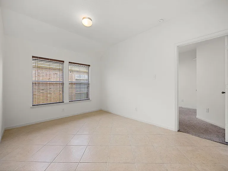 25030 Emporia Point Ct — Photo 20