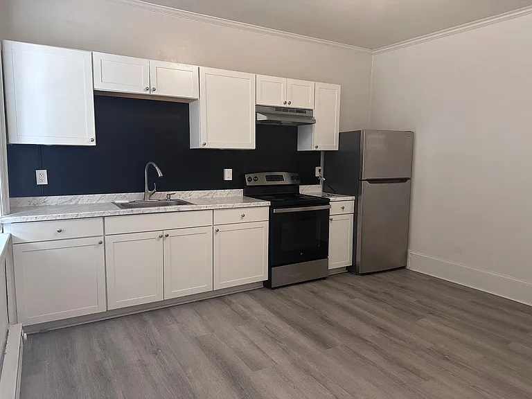 422 W Orange St — Photo 1
