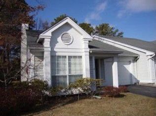 4 Plainview Ct, Ridge, NY 11961