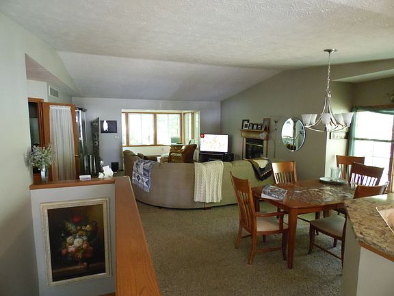 3rd image of 4379 Valley Vale Dr NE