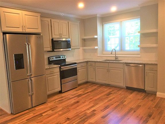 Kitchen with granite, stainless steel appliances and hardwood floors