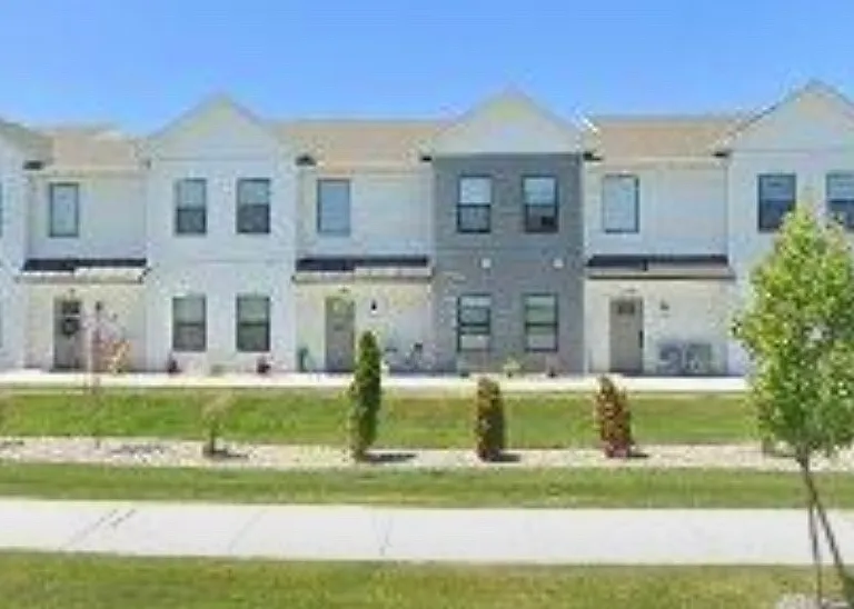 1389 Remington Trl — Photo 1