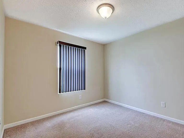Lakecrest Dr — Photo 9