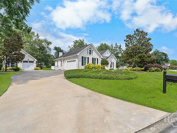 2nd image of 8 Baymeadow Lane
