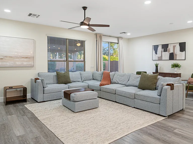 5419 S Scott Pl — Photo 2