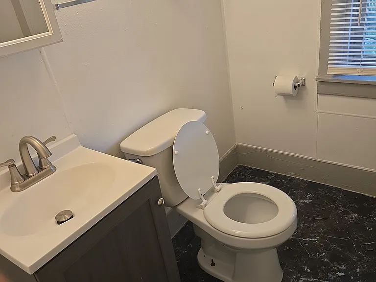 1408 E Oakland Ave — Photo 12