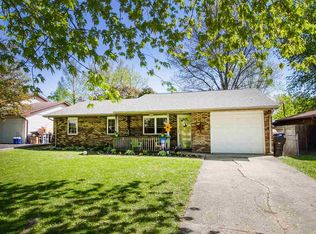 215 Rhoads Ave, Lincoln, IL 62656
