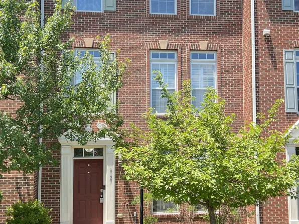 2153 Potomac Club Pkwy, Woodbridge, VA 22191