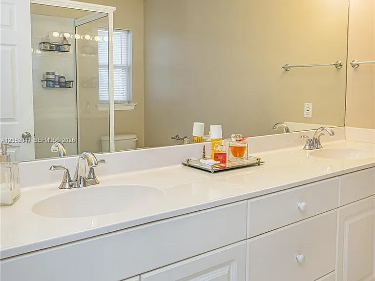 1649 Hawthorne Pl — Photo 8
