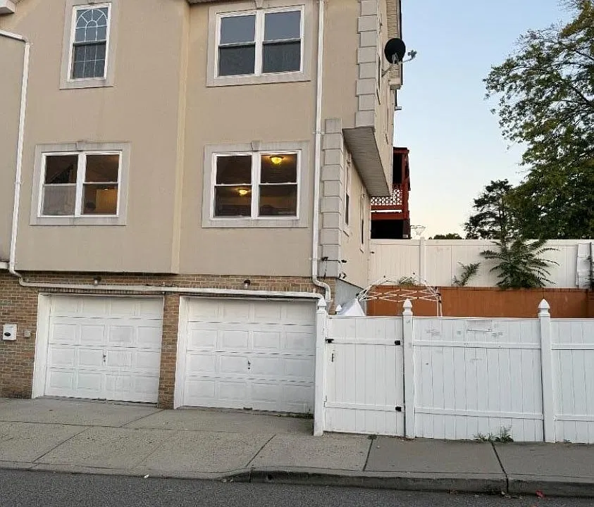71 Hammond Ave