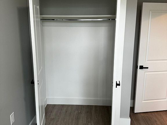 4th image of 11-15 Silkman Pl