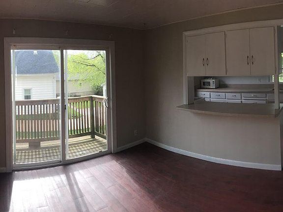 2nd image of 920 W 2nd St #A