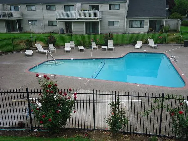 Rivers Edge Apts — Photo 4